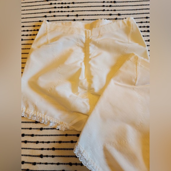 TRIUMPH Vintage Control Panties - Picture 3 of 4